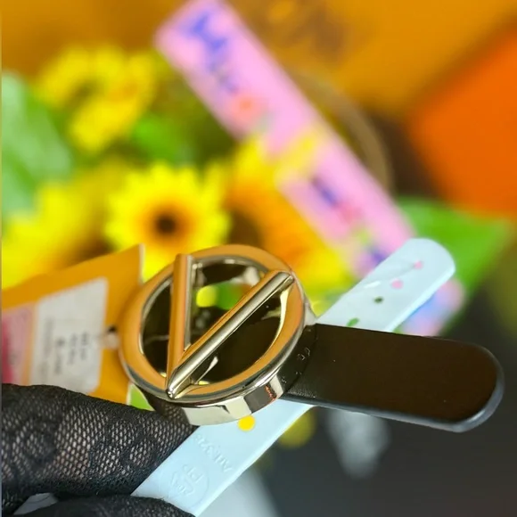 🆕VALENTINO by Mario Valentino Black Belt with Gold V Removable Buckle 🔥Large🔥 - Picture 9 of 17